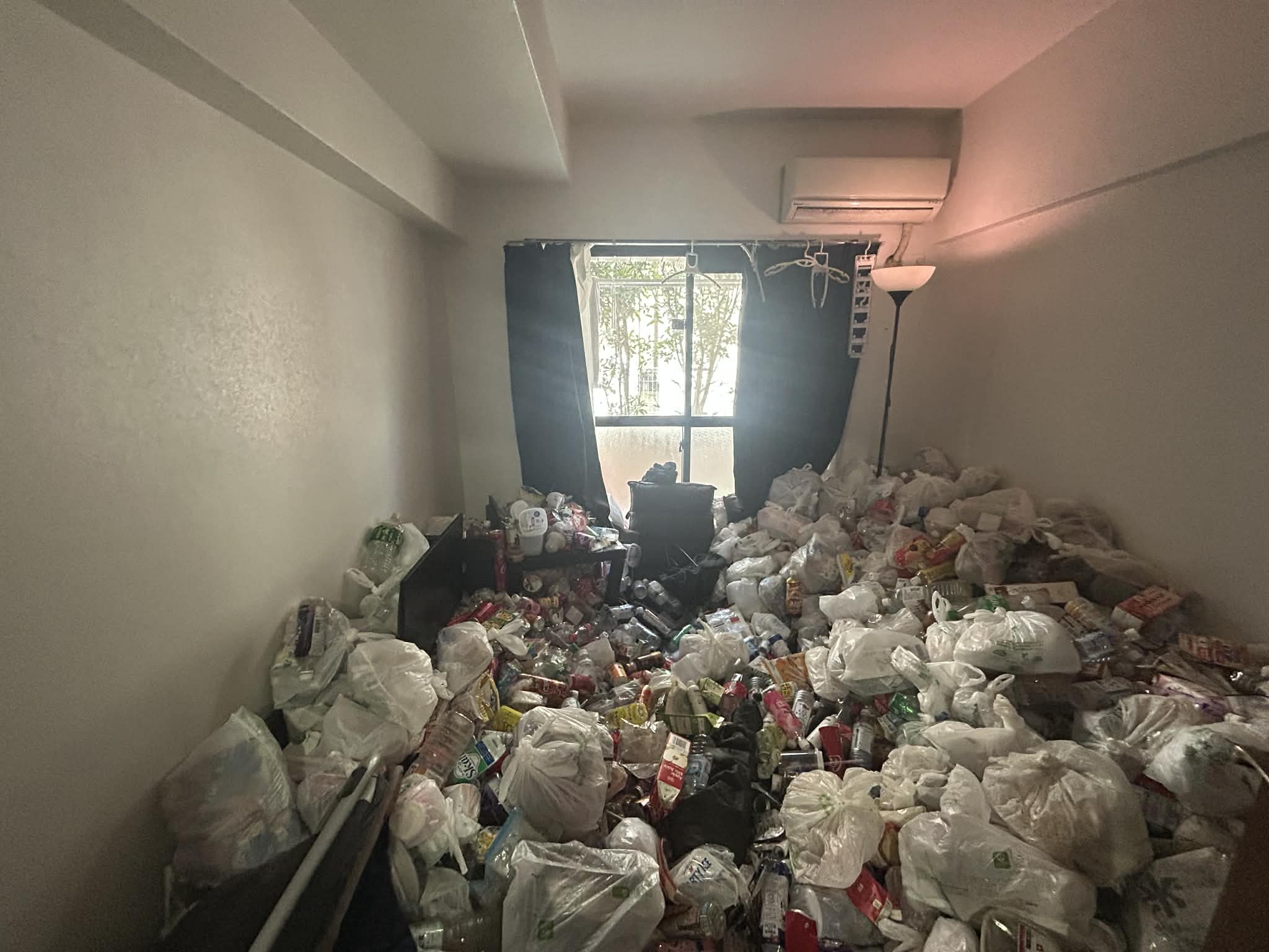 片付け前の部屋